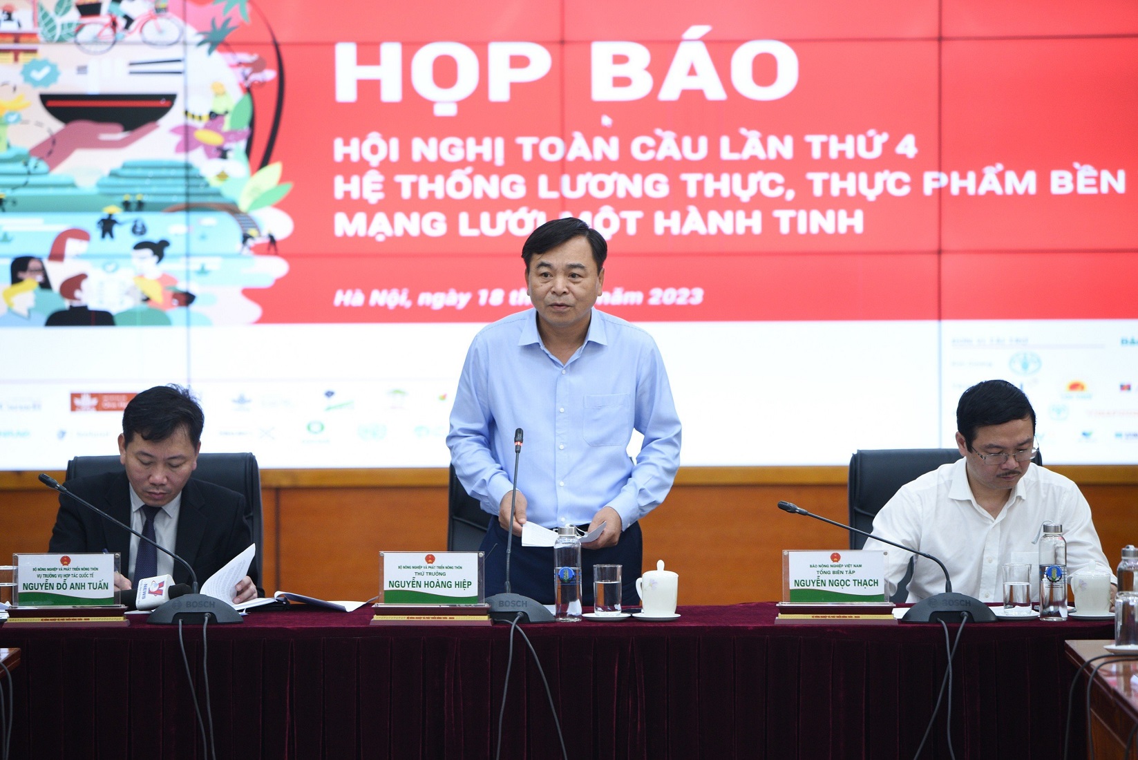 Thứ trưởng Nguyễn Hoàng Hiệp: 