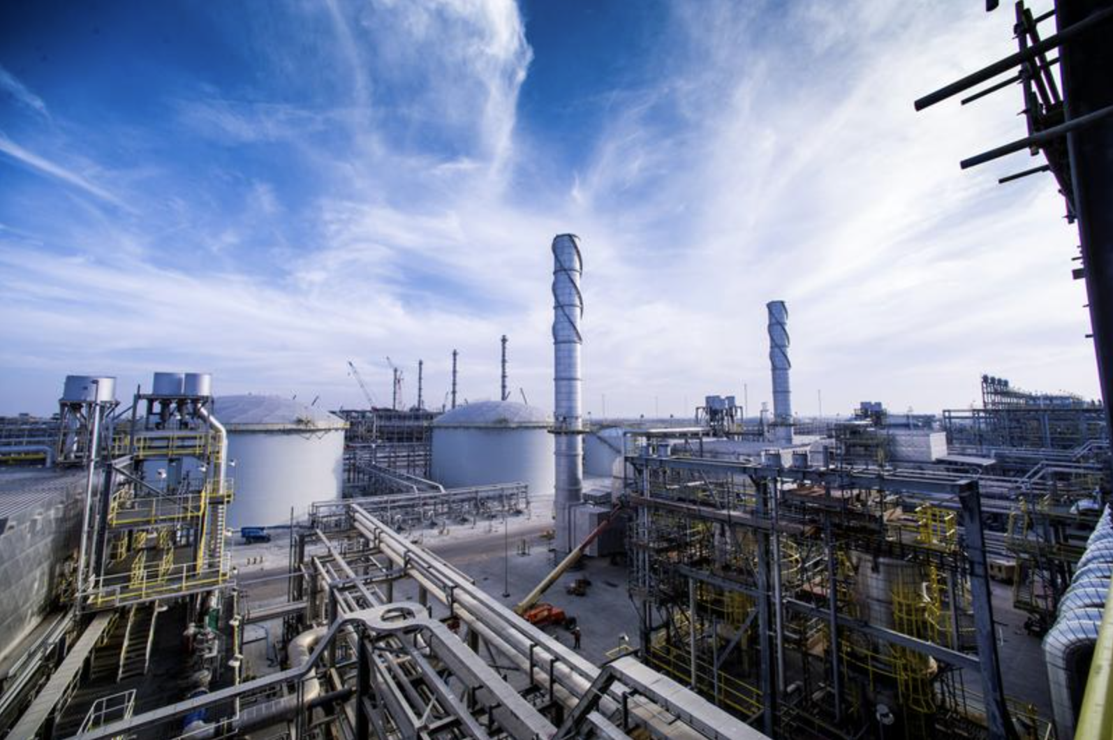 Tranh thủ dầu Nga đang rẻ, các nước vùng Vịnh… mua về dùng