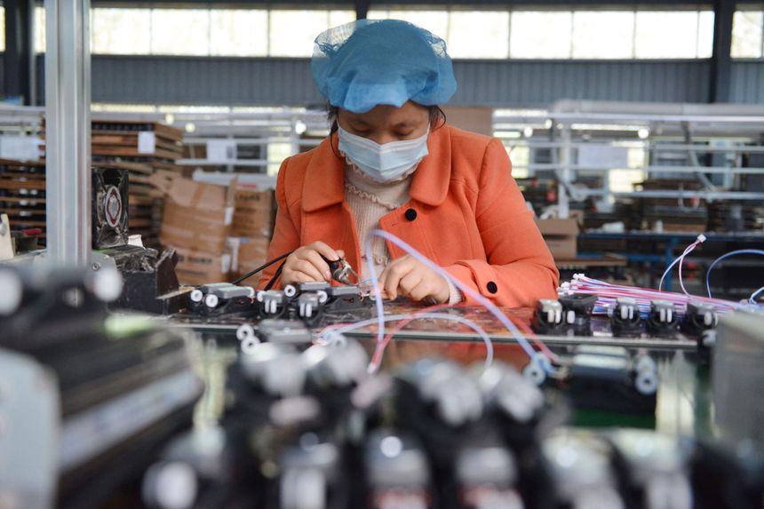 Các doanh nghiệp đa quốc gia ngày càng lo ngại về mối quan hệ giữa Nga và Trung Quốc và nguy cơ đối mặt với các biện pháp trừng phạt - Ảnh: Reuters
