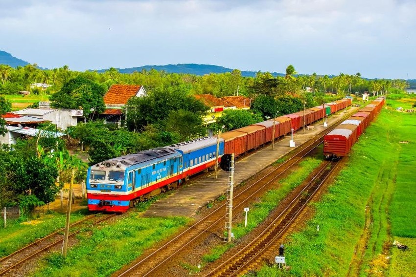 Giai đoạn trước mắt đến năm 2025 sẽ bố trí 15.924 tỷ đồng từ nguồn đầu tư công cho lĩnh vực đường sắt.