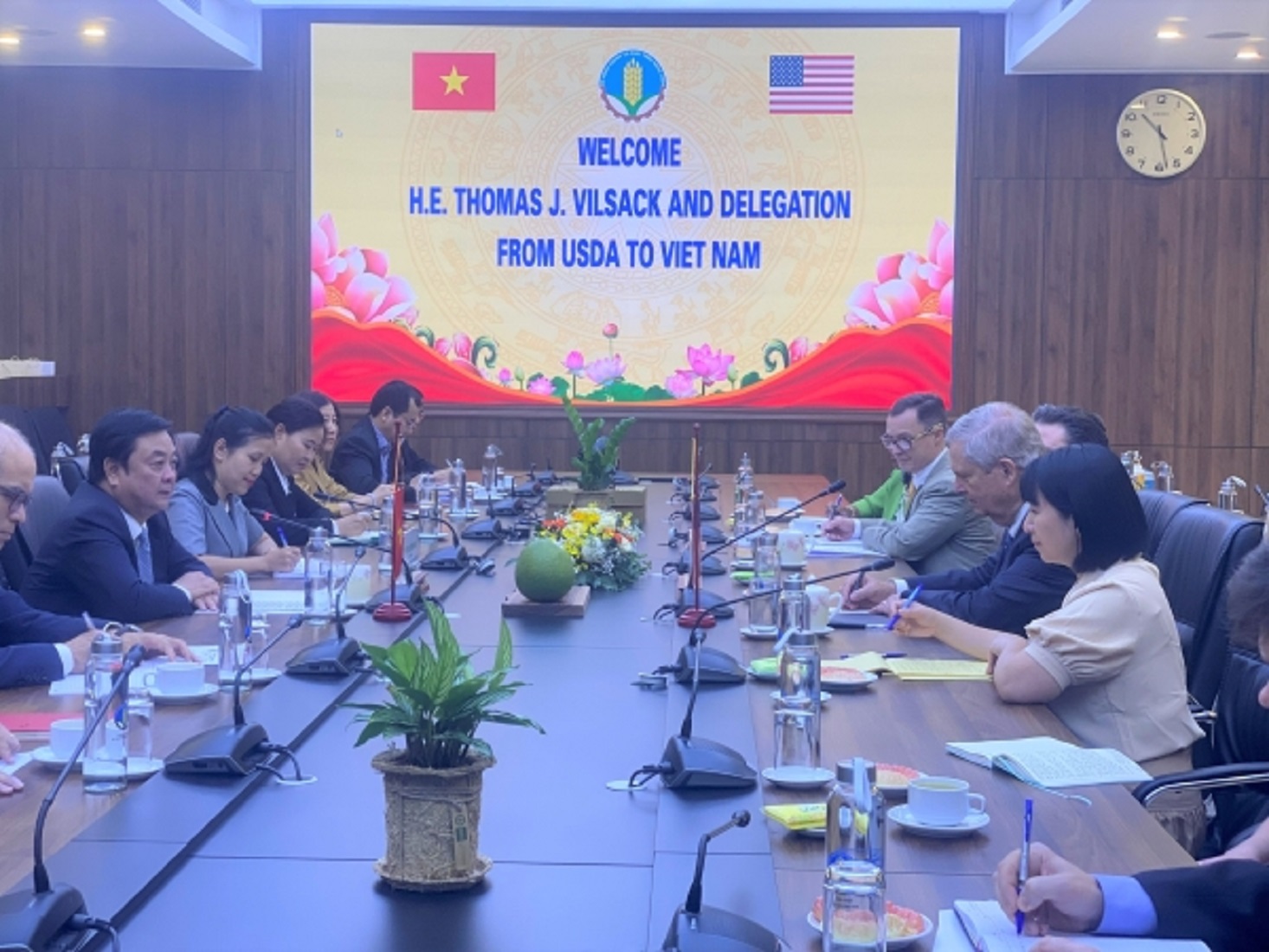 Bộ trưởng Lê MInh Hoan làm việc với Bộ trưởng Nông nghiệp Hoa Kỳ.