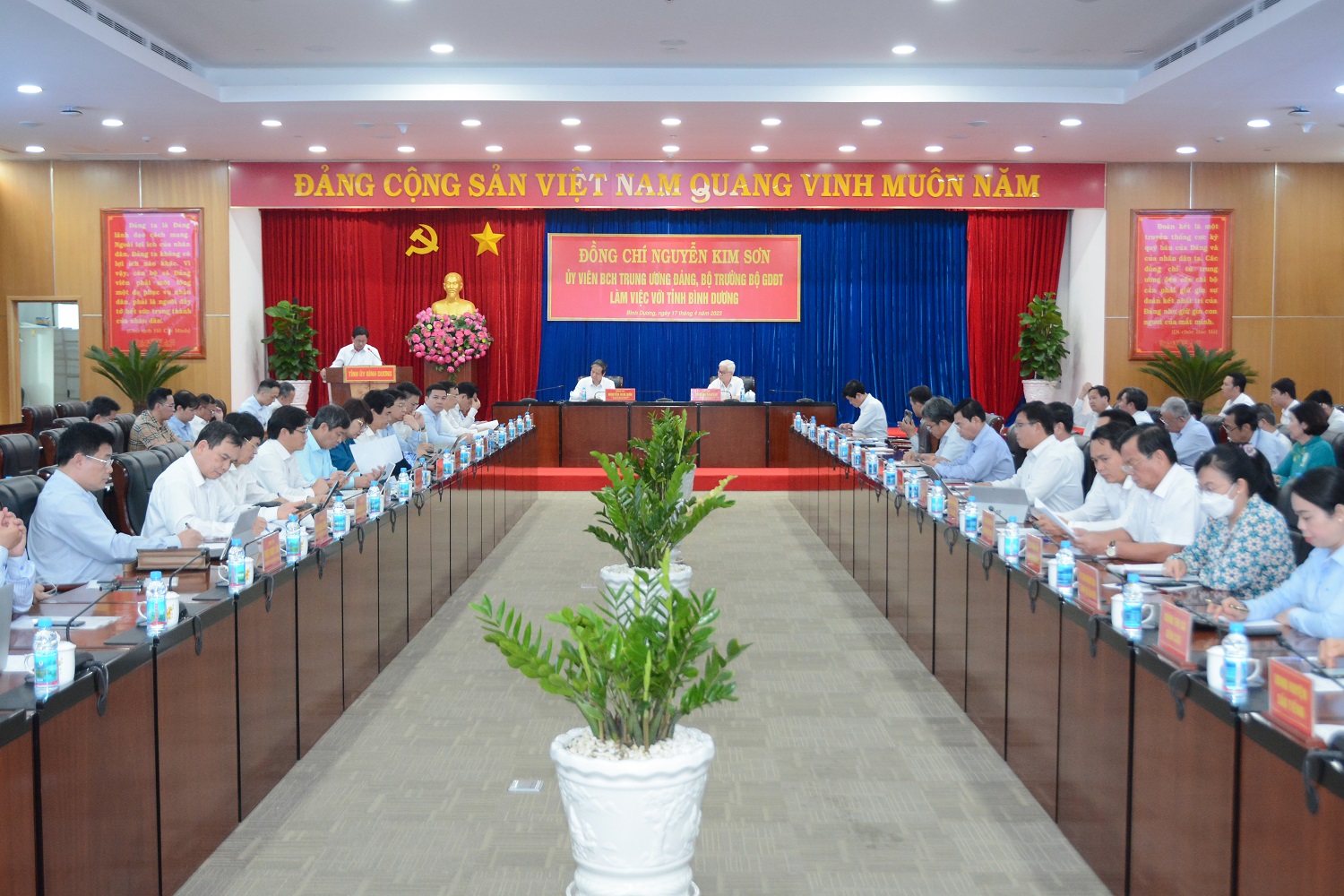 Quang cảnh buổi làm việc. Ảnh: Bộ Giáo dục và Đào tạo