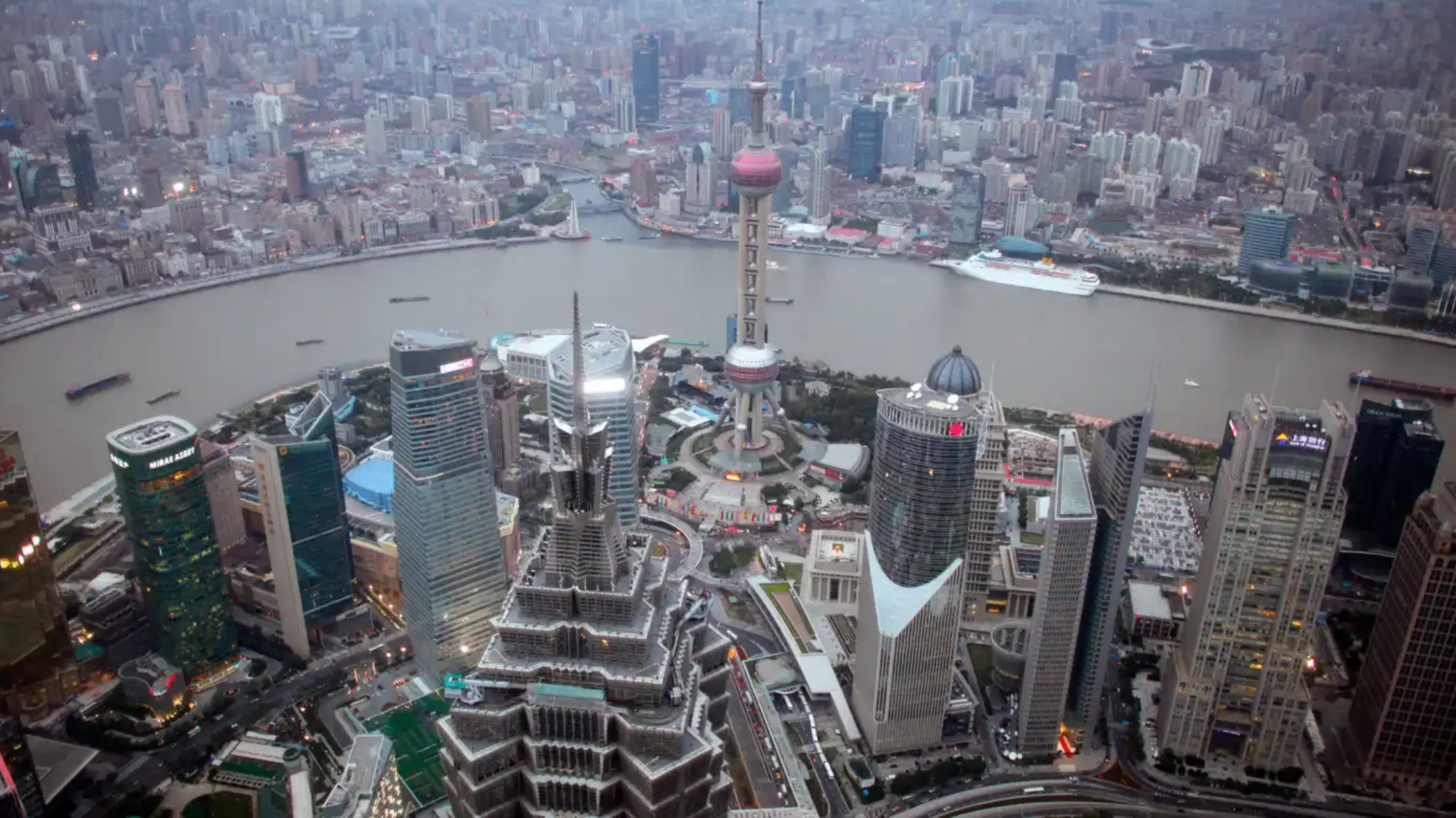 Thượng Hải dự kiến trong năm 2023 sẽ tổ chức hơn 100 sự kiện nhằm thu hút vốn đầu tư từ nước ngoài - Ảnh: Reuters