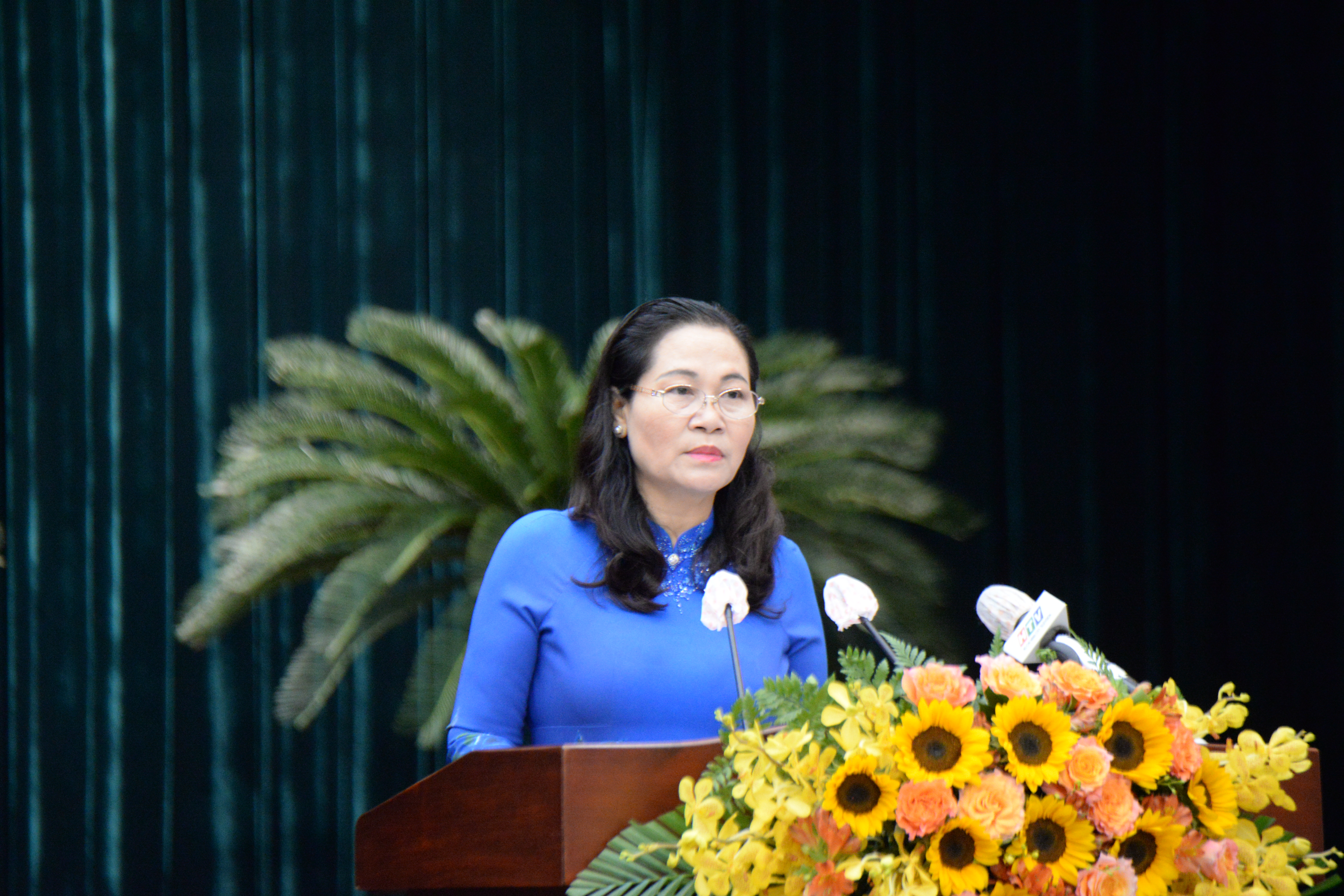Chủ tịch Hội đồng nhân dân TP.HCM Nguyễn Thị Lệ phát biểu tại kỳ họp sáng ngày 18/4