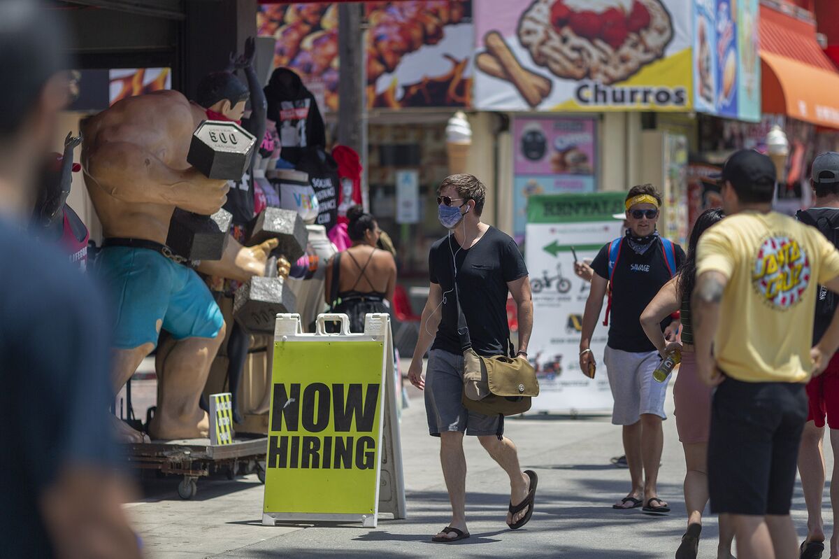 Thị trường việc làm ở Mỹ đang thể hiện sự vững vàng đáng ngạc nhiên - Ảnh: Bloomberg.