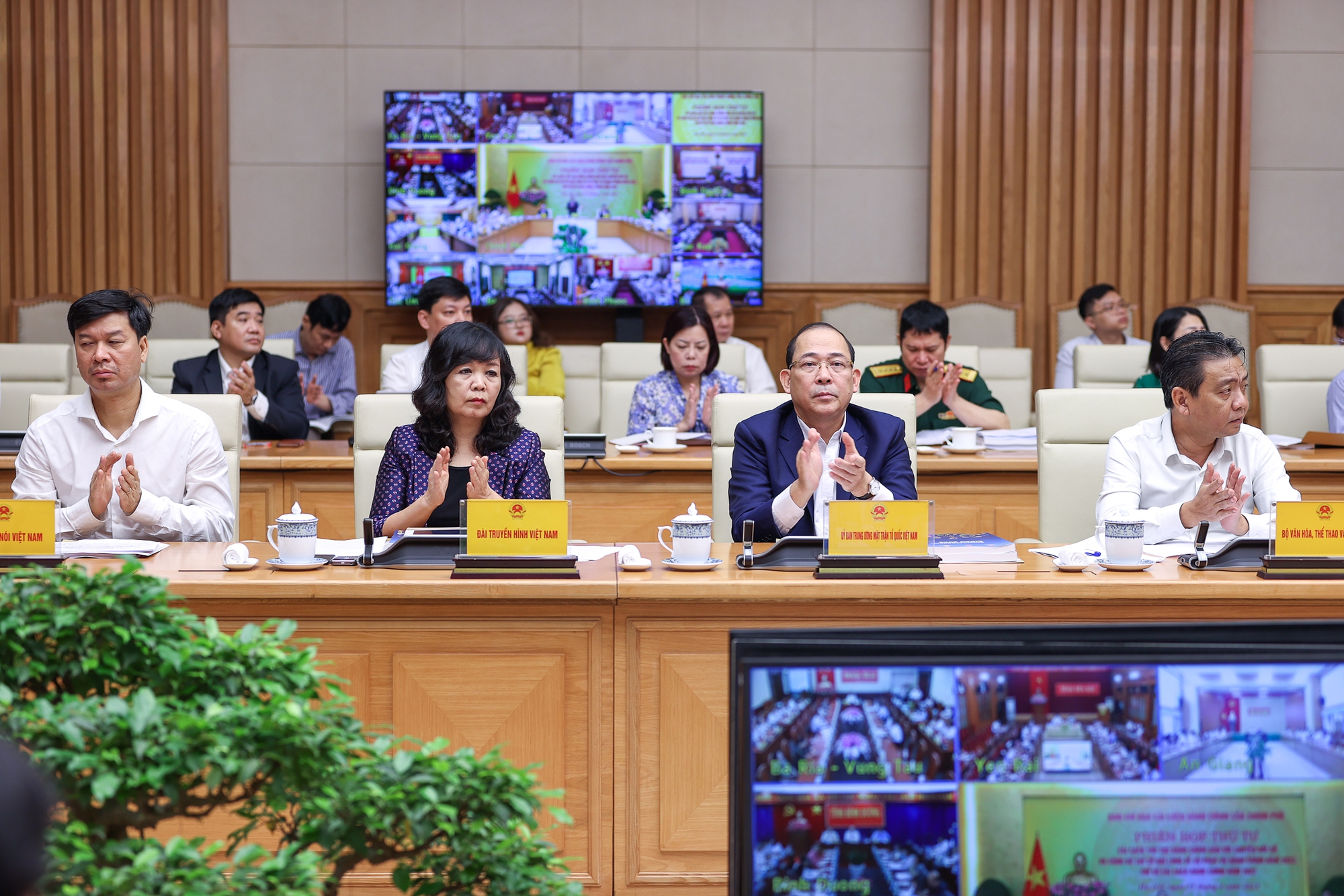 Các đại biểu tham dự phiên họp - Ảnh: VGP
