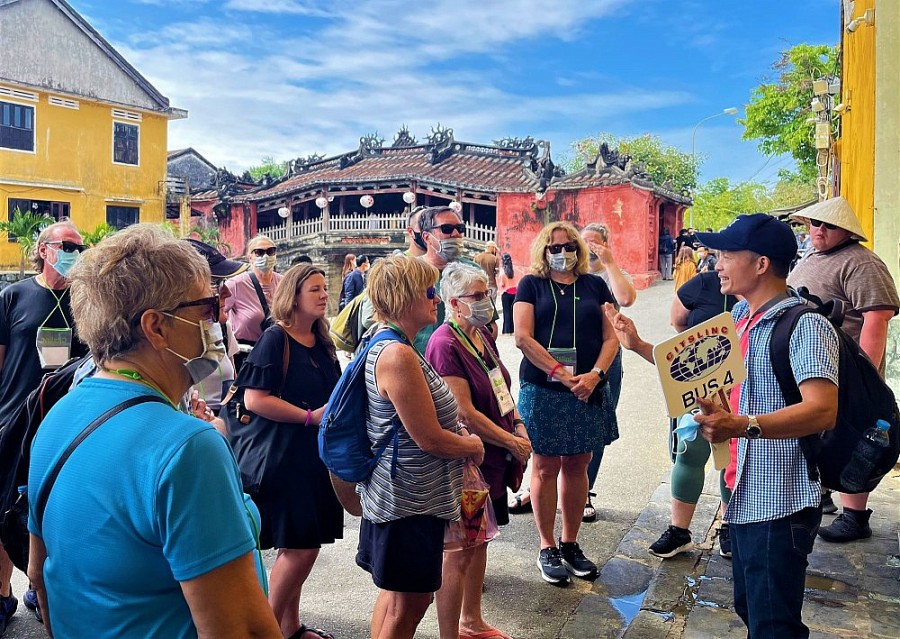  Khuyến khích người dân đeo khẩu trang khi đến nơi công cộng