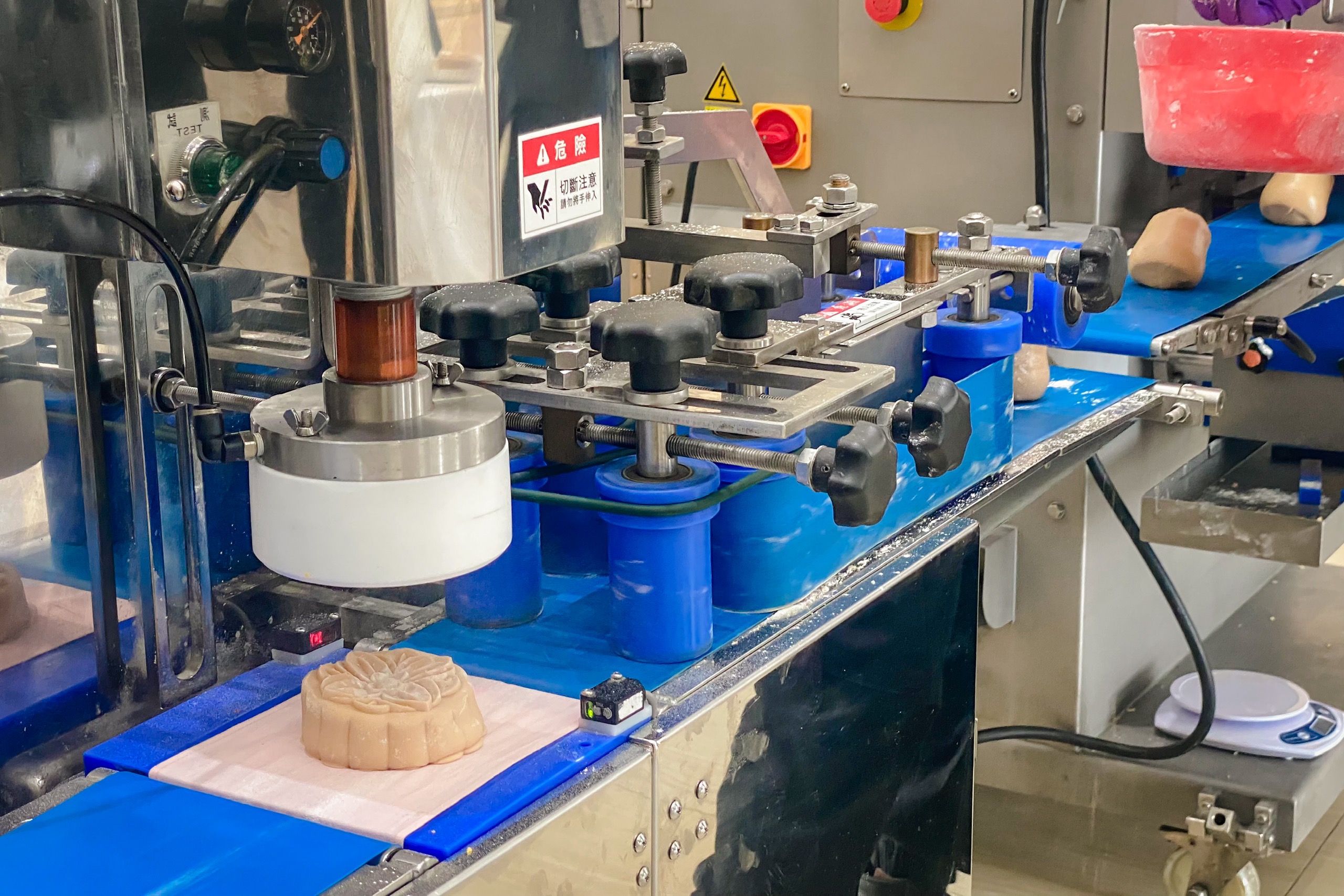 Hundred Machinery’s HM-588 Auto Encrusting Machine, which is used in mooncake production, is the company’s best-seller in Vietnam.