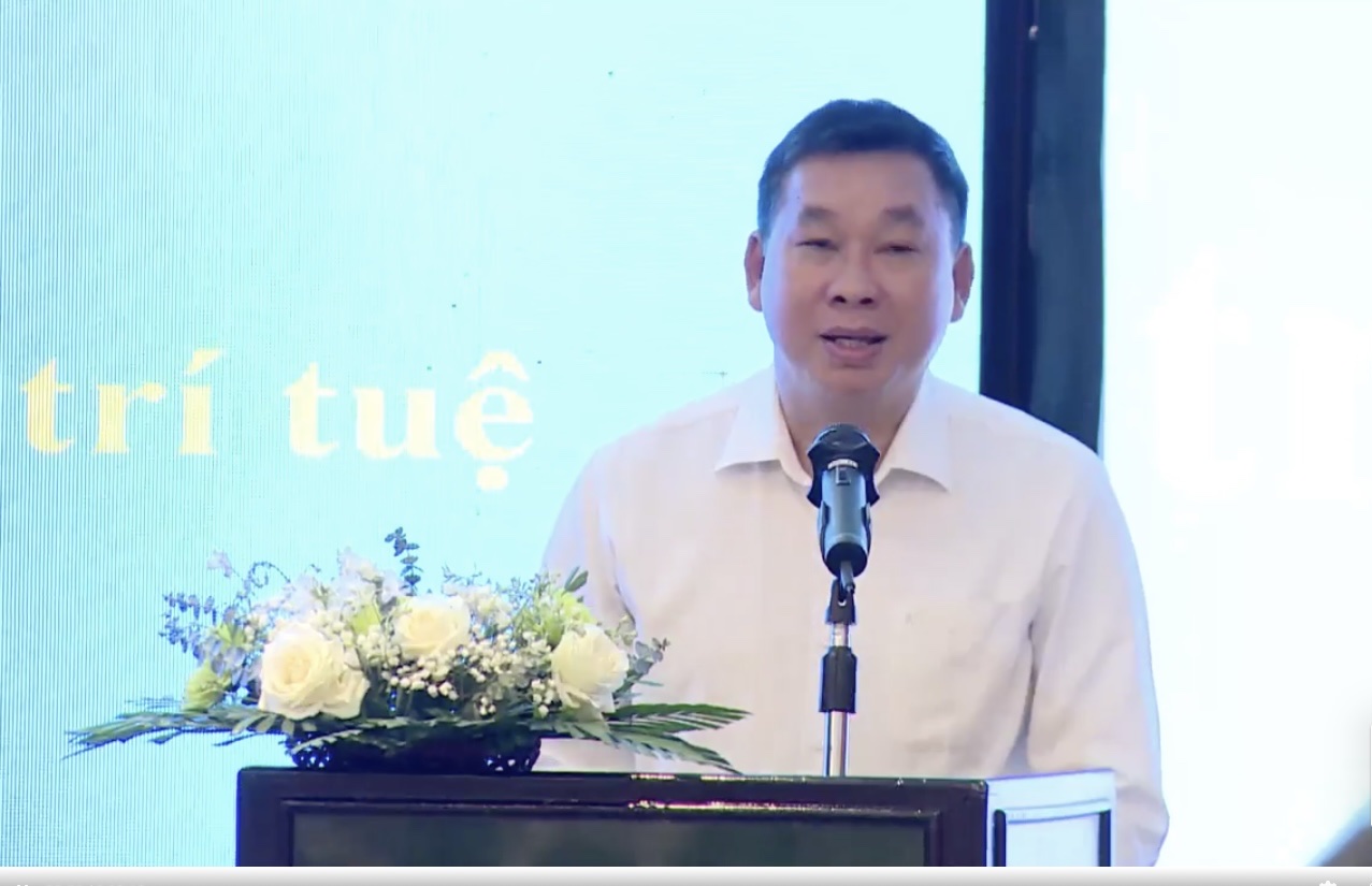 Ông Trần Lê Hồng: 