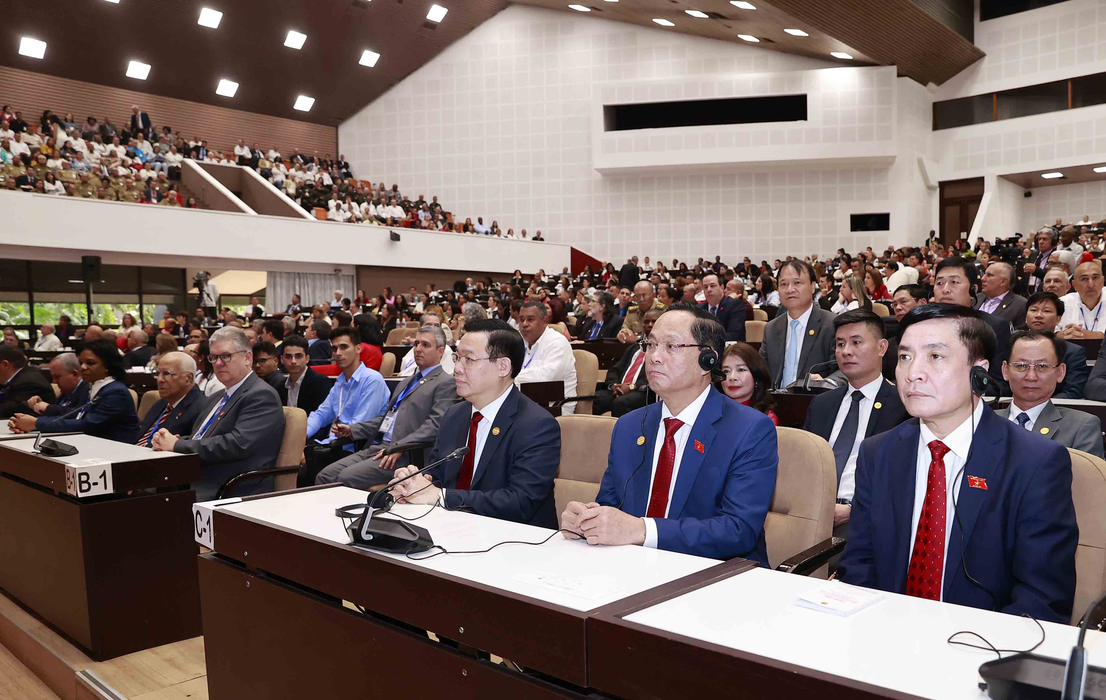 Các đại biểu Việt Nam dự phiên họp - Ảnh: Quochoi.vn