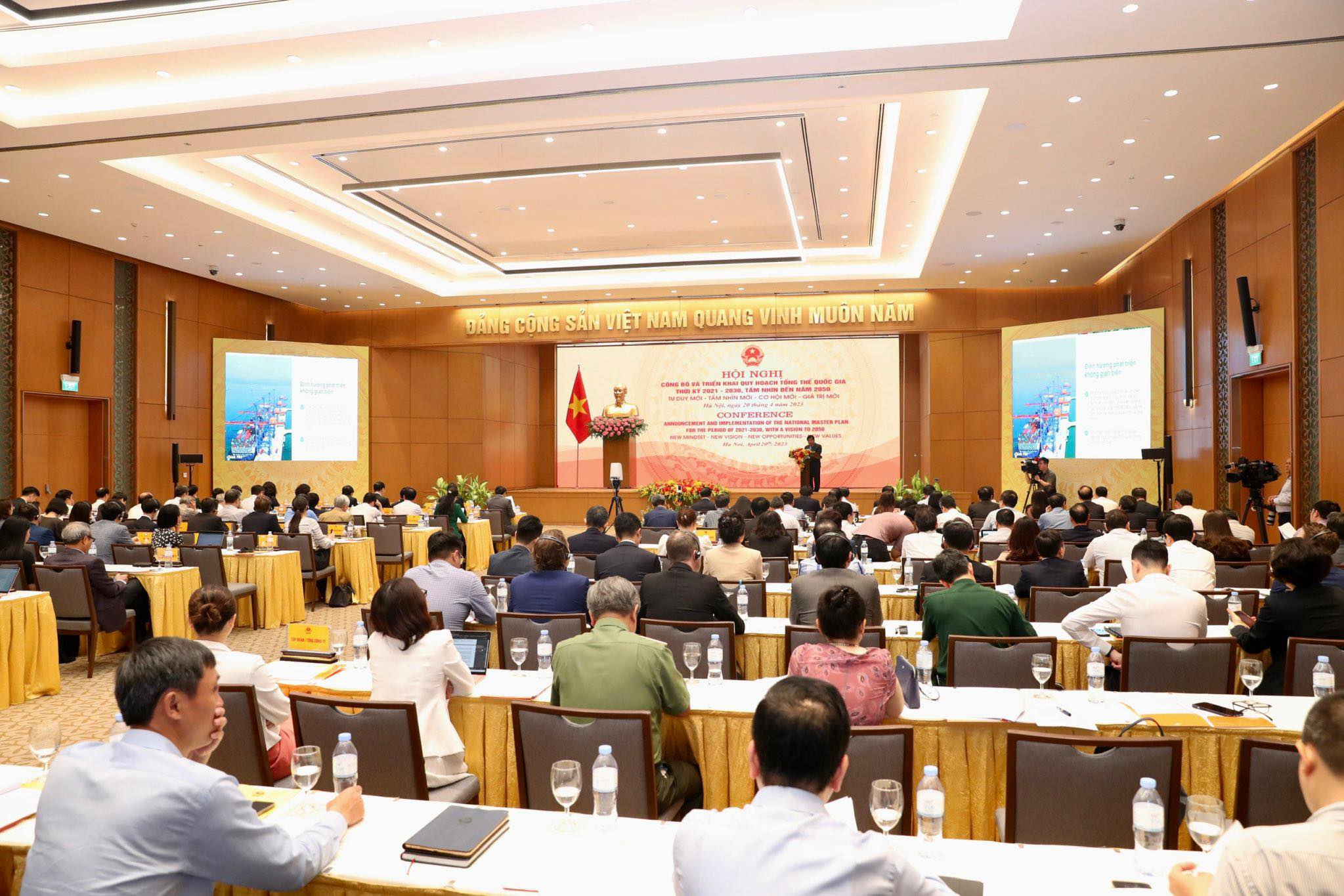 To&agrave;n cảnh hội nghị.