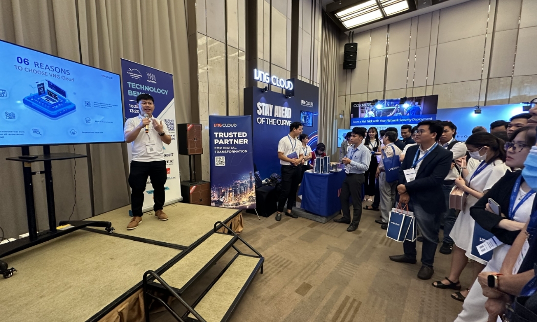 Đại diện VNG giới thiệu giải pháp VNG cloud tại Hội thảo Điện toán đám mây và Trung tâm dữ liệu Việt Nam 2023 sáng 20/4 ở TP.HCM.