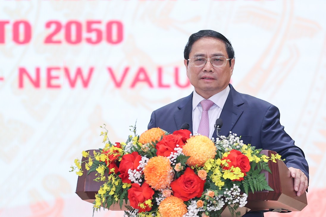 Thủ tướng yêu cầu các bộ, cơ quan ngang bộ và địa phương nghiêm túc kiểm điểm, rút kinh nghiệm và khẩn trương khắc phục các hạn chế, yếu kém; tăng cường kỷ luật, kỷ cương, tập trung cao độ chỉ đạo để thực hiện tốt công tác quy hoạch đảm bảo chất lượng, tiến độ theo nhiệm vụ được Chính phủ giao tại Nghị quyết số 108/NQ-CP ngày 26/8/2022.