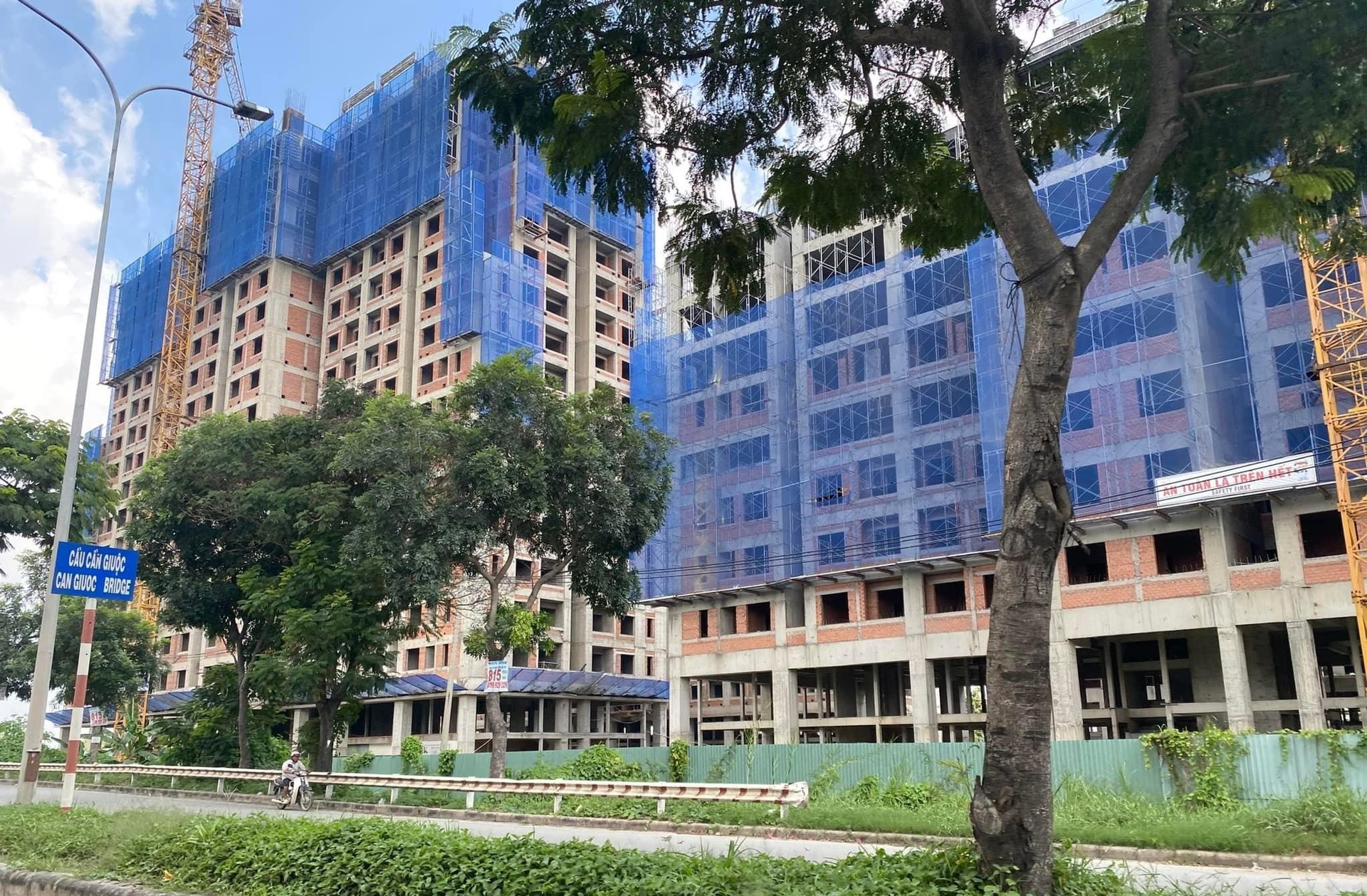 Tiếp tục bơm vốn cho những phân khúc mang tính đầu cơ, thị trường thường đóng băng khi lãi suất tăng, đòn bẩy bị thu hẹp.