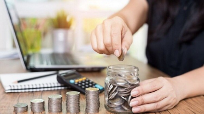 Consumers cutting spending amid global difficulties