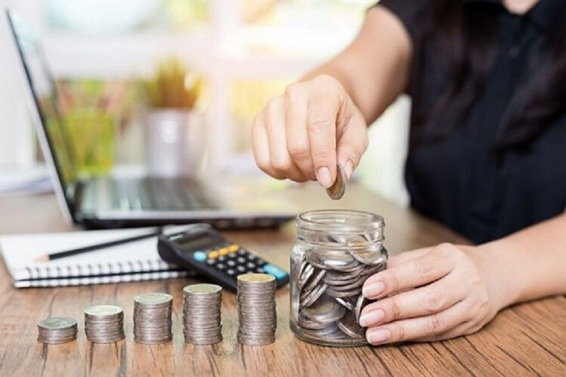 Consumers cutting spending amid global difficulties