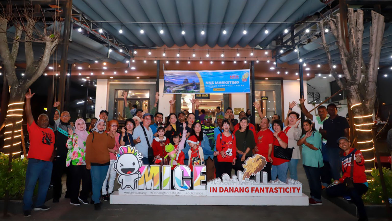 C&aacute;c đo&agrave;n kh&aacute;ch c&ocirc;ng vụ nội địa v&agrave; quốc tế đến với th&agrave;nh phố sẽ được ch&agrave;o đ&oacute;n tại s&acirc;n bay với m&ocirc; h&igrave;nh check-in MICE Đ&agrave; Nẵng.