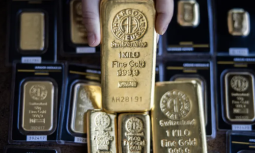 Giá vàng thế giới giằng co mốc 2.000 USD/oz, trong nước “cố thủ” mốc 67 triệu đồng/lượng