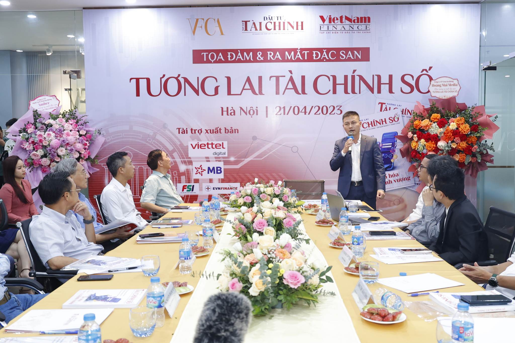 Tọa đàm 