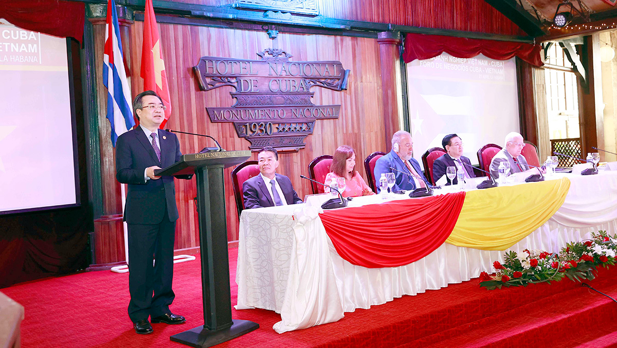 Bộ trưởng Bộ Xây dựng Nguyễn Thanh Nghị phát biểu tại diễn đàn - Ảnh: Quochoi.vn