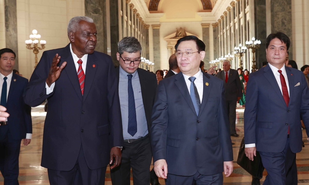 Chủ tịch Quốc hội Vương Đình Huệ và Chủ tịch Quốc hội Chính quyền Nhân dân nước Cộng hòa Cuba Esteban Lazo Hernández - Ảnh: Quochoi.vn