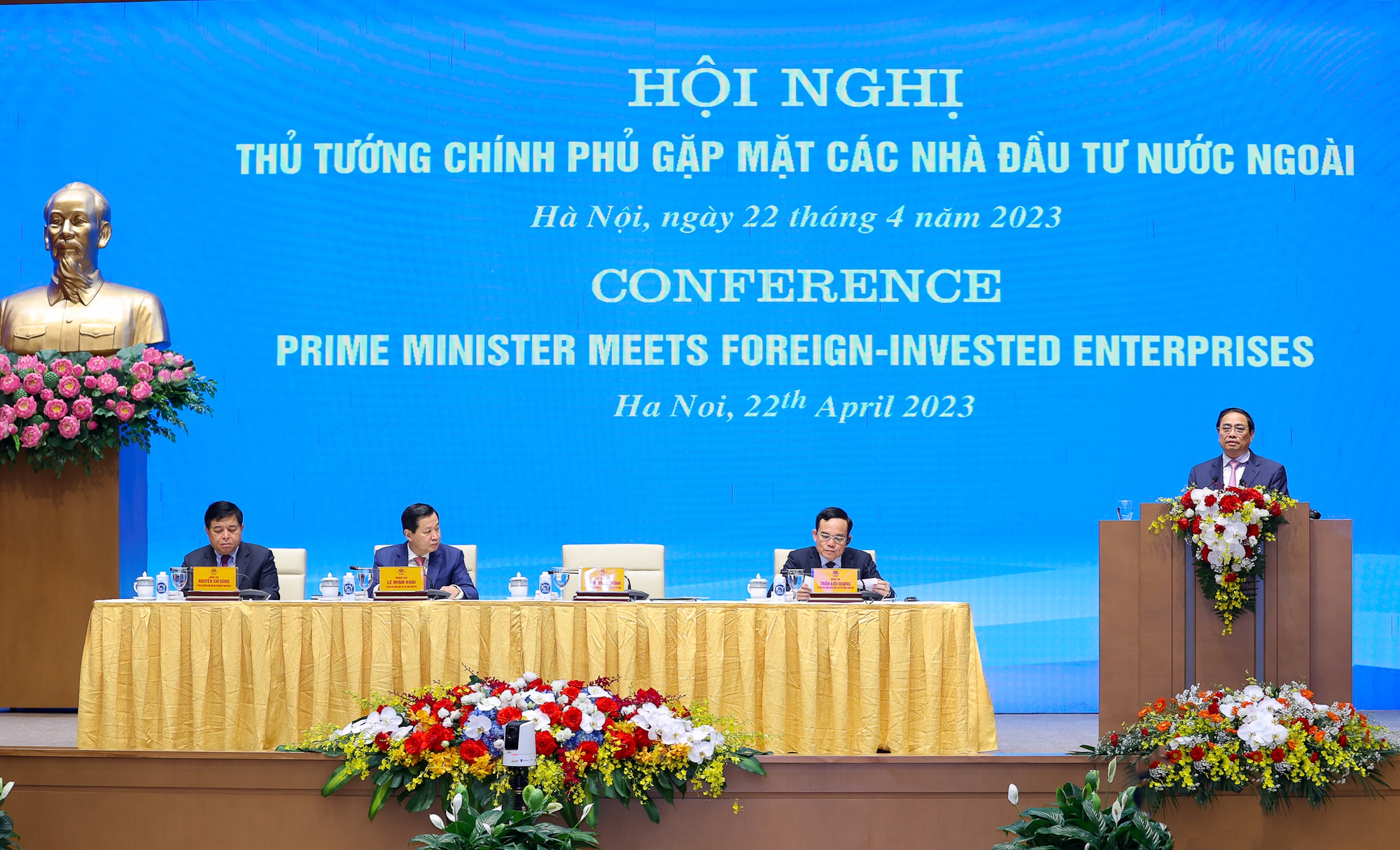 Thủ tướng dành thời gian về phân tích 3 vấn đề lớn, trong đó có định hướng, nhiệm vụ, giải pháp trọng tâm thời gian tới - Ảnh: VGP