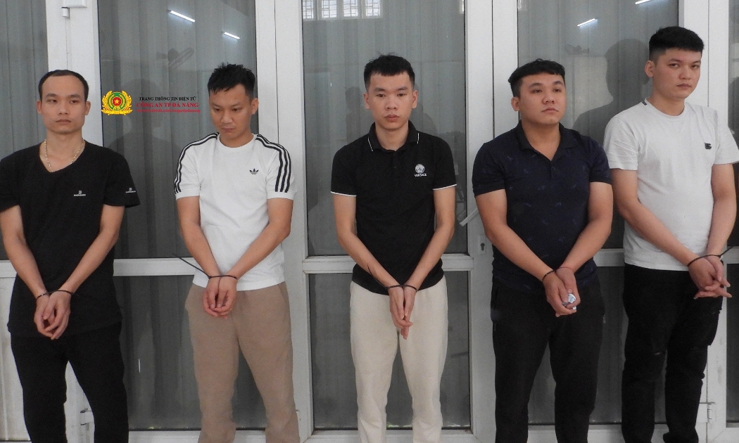 Nhóm đối tượng bị bắt giữ. Ảnh: Cổng thông tin Công an Đà Nẵng.