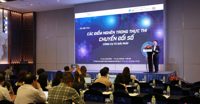 Ông Vũ Kiêm Văn, Phó Chủ tịch, Tổng Thư ký Hội Truyền thông số Việt Nam: chuyển đổi số là một hành trình nhiều thách thức với không chỉ các doanh nghiệp nhỏ mà còn cả với các doanh nghiệp lớn, có thế mạnh về tài chính, nhân lực.