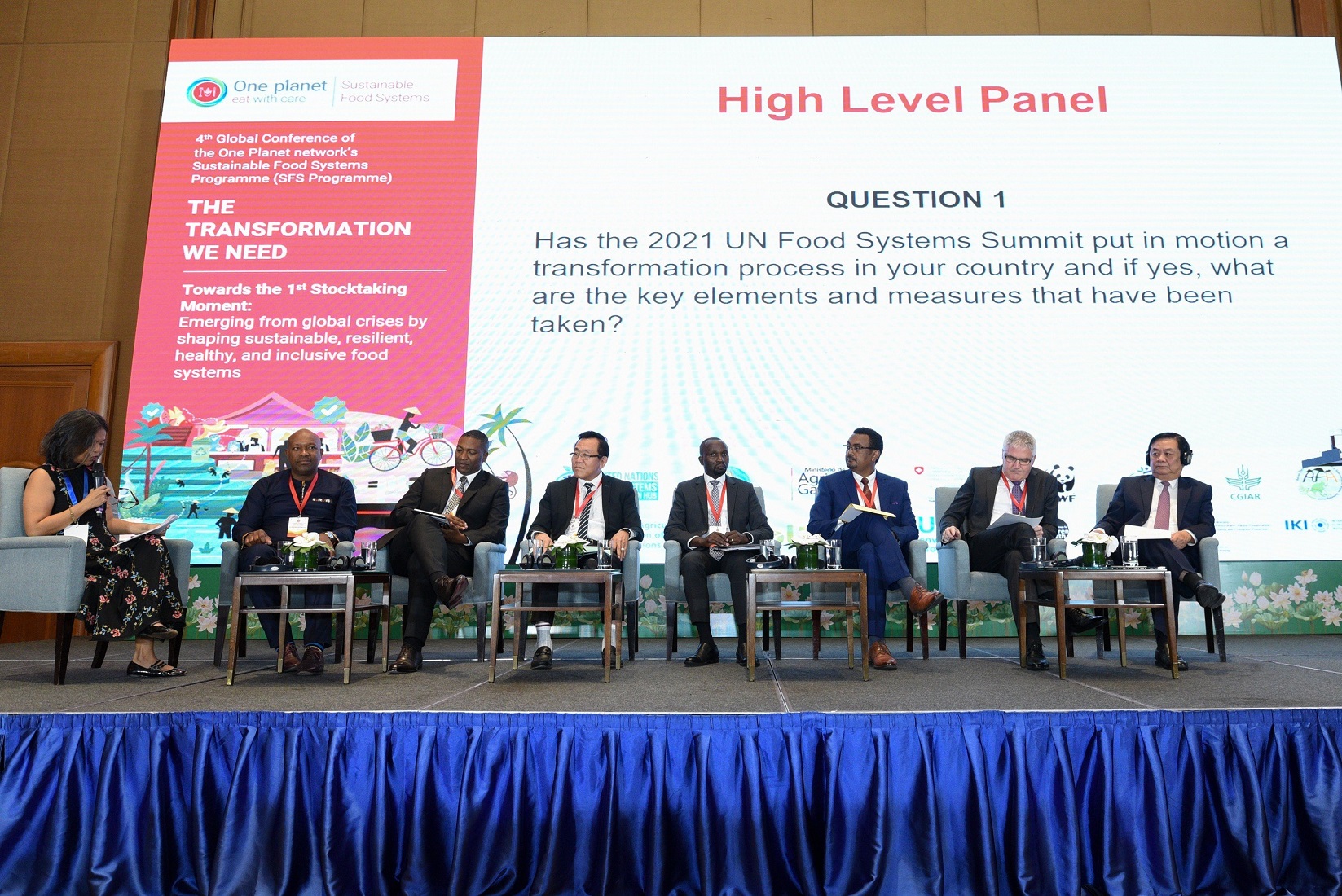 Phi&ecirc;n tọa đ&agrave;m chuy&ecirc;n dề số 1 tại hội nghị.