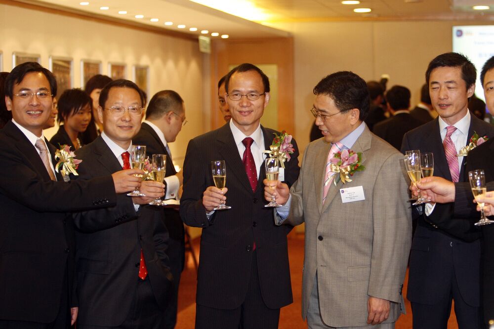 Guo Guangchang tại sự kiện IPO của Fosun trên thị trường chứng khoán Hồng Kông năm 2007 - Ảnh: Bloomberg