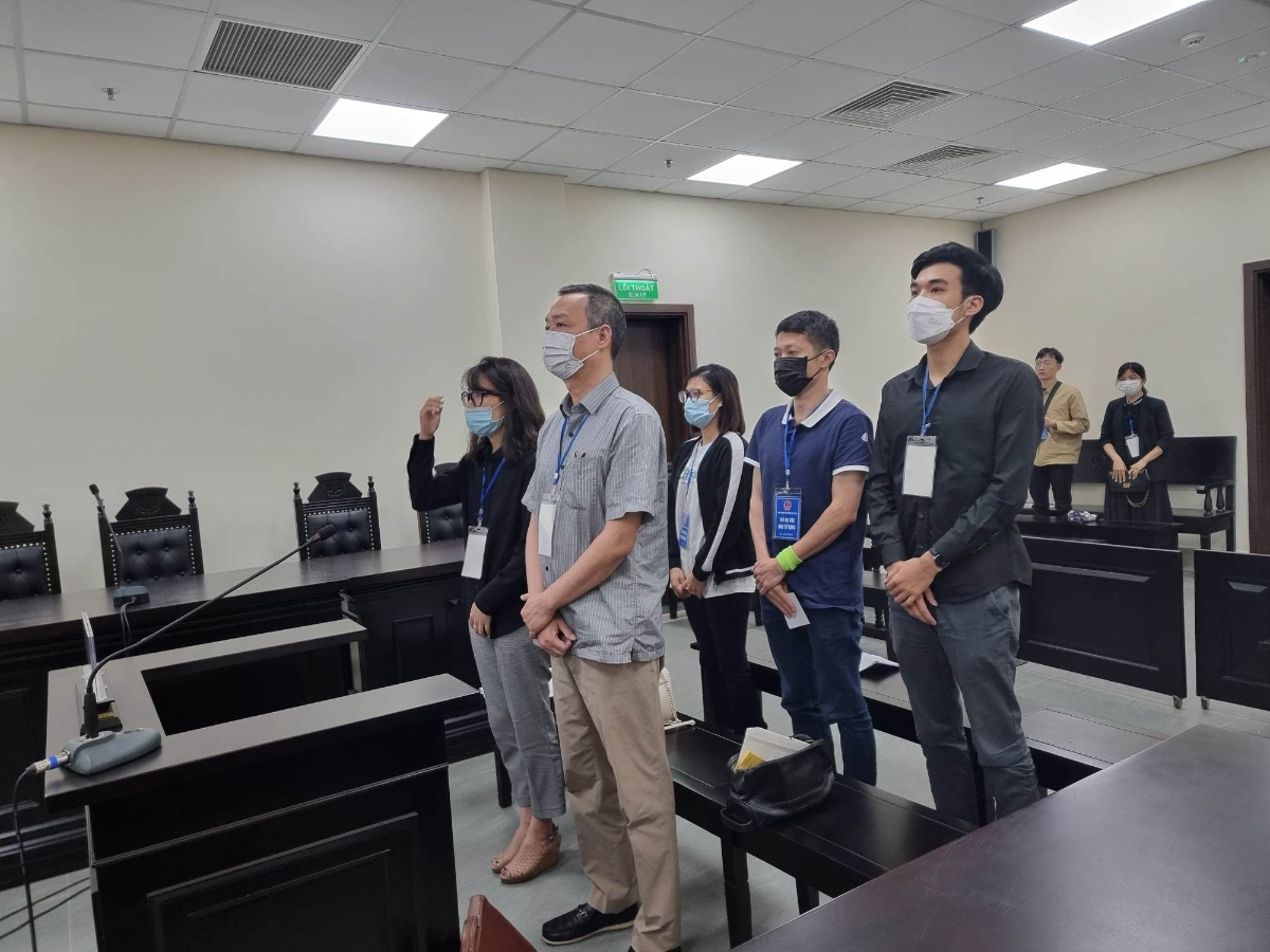 C&aacute;c bị c&aacute;o hầu t&ograve;a s&aacute;ng 25/4.