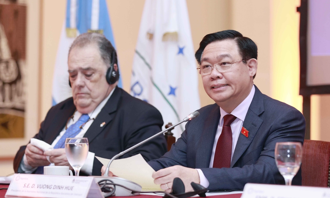 Chủ tịch Quốc hội Vương Đình Huệ phát biểu tại sự kiện kỷ niệm “50 năm quan hệ Việt Nam – Argentina: Hiện tại và tương lai” - Ảnh: Quochoi.vn