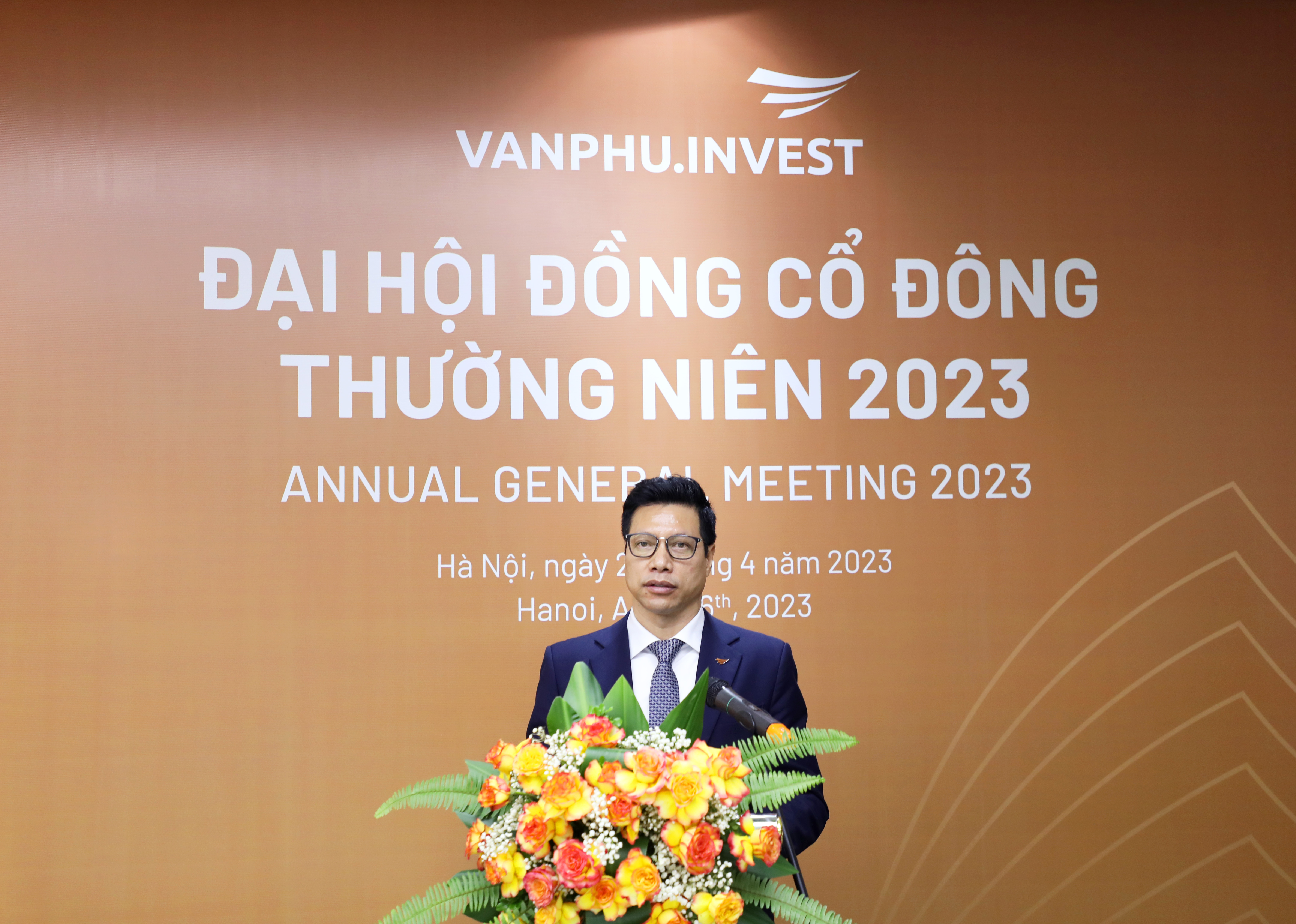 Chủ tịch Hội đồng Quản trị Tô Như Toàn phát biểu tại cuộc họp Đại hội đồng cổ đông.