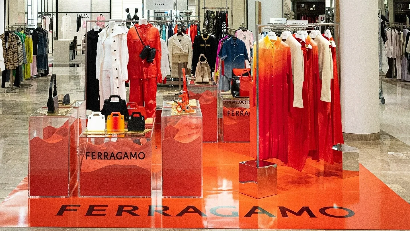 CEO Marco Gobbetti đ&atilde; cải tạo c&aacute;c cửa h&agrave;ng để thu h&uacute;t kh&aacute;ch h&agrave;ng trẻ tuổi nhằm tăng doanh thu.