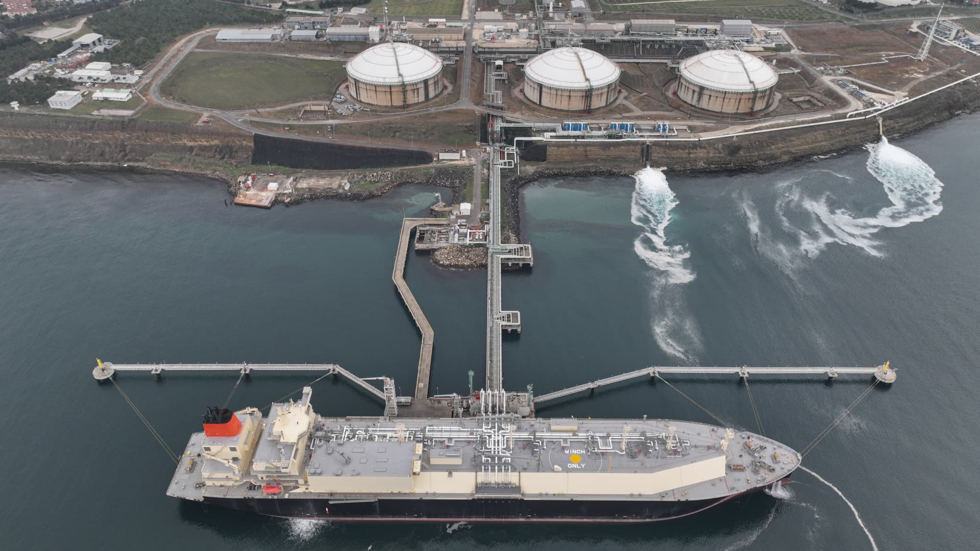 Một tàu chở LNG ở Tekirdag, Turkiye ngày 12/4/2023 - Ảnh: Getty Images