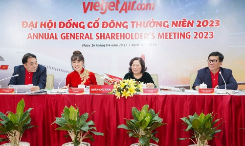 Phát triển đội tàu bay, chi phí xăng dầu… 