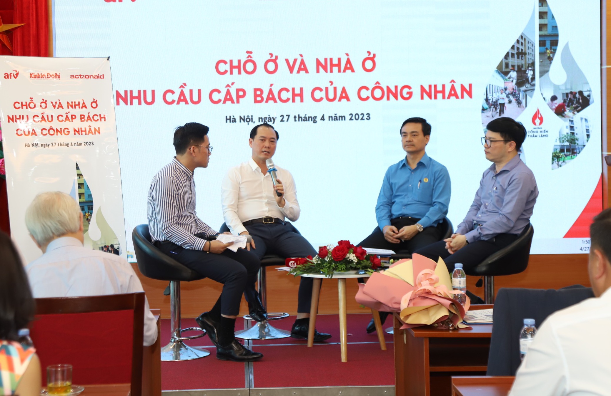 Các chuyên gia chia sẻ tại tọa đàm. Ảnh - Phạm Hùng. 