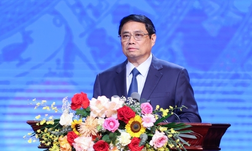 Thủ tướng: Cần nâng cao mức sống, cải thiện điều kiện làm việc cho công nhân