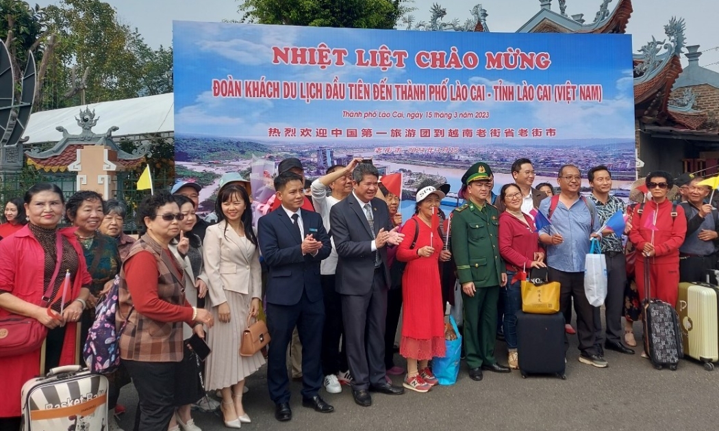 Đoàn khách Trung Quốc đầu tiên quay lại Việt Nam sau hơn 2 năm dịch bệnh