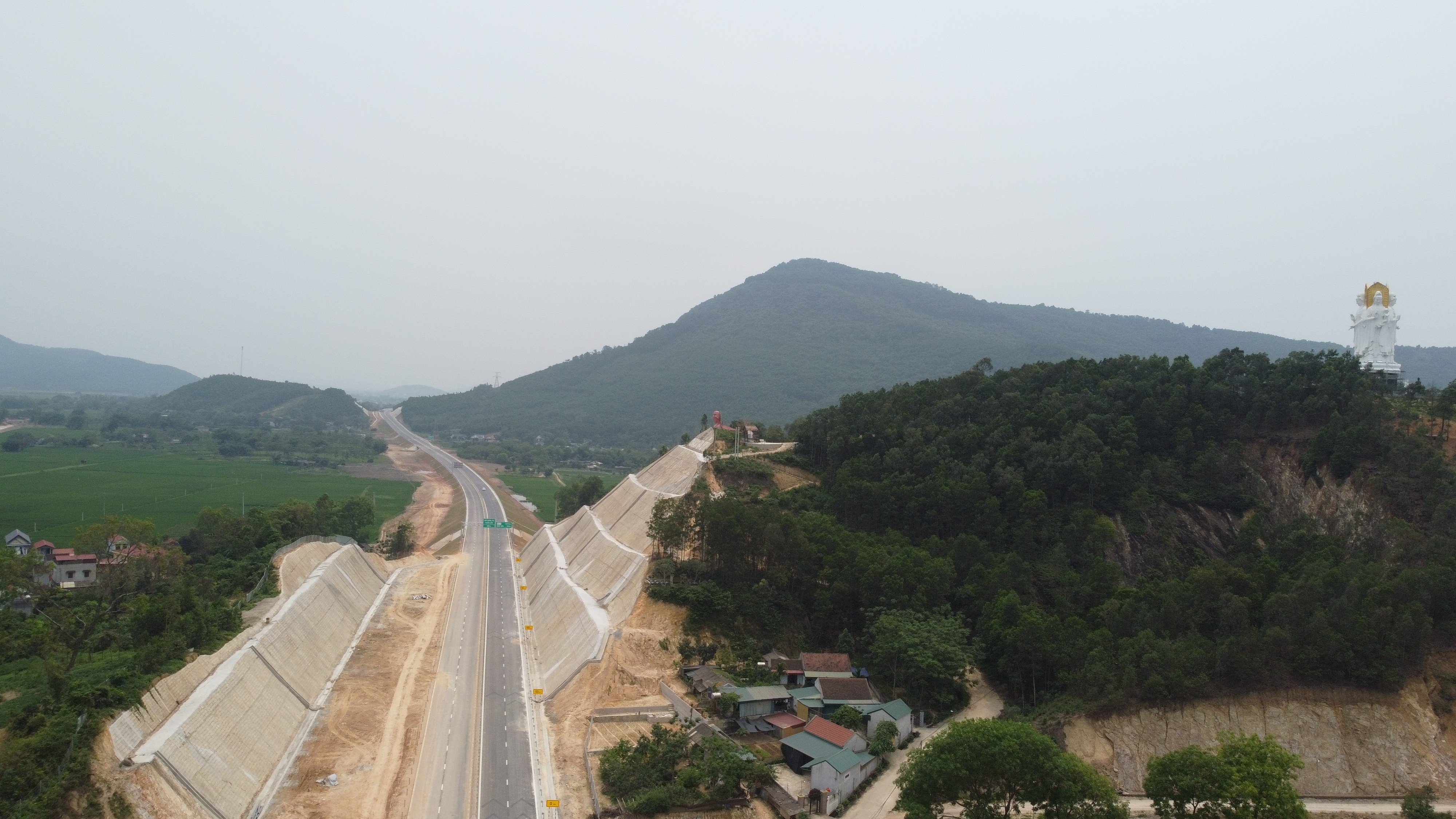 Đoạn chạy qua Chùa Cao, Hà Lĩnh, Hà Trung, Thanh Hóa.