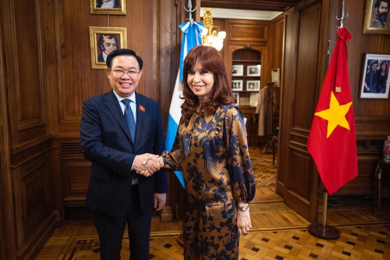 Chủ tịch Quốc hội Vương Đình Huệ và Chủ tịch Thượng viện, Phó Tổng thống Argentina Cristina Fernandez de Kirchner - Ảnh: TTXVN.