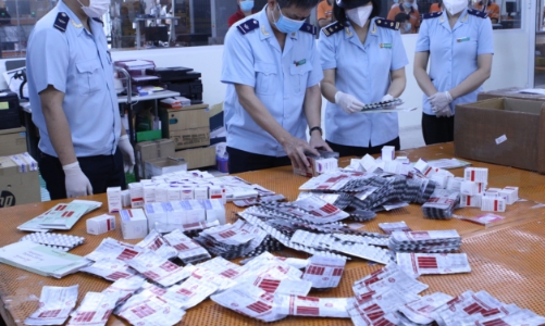 Xử lý gần 1.400 vụ buôn lậu, hàng giả tại Hà Nội