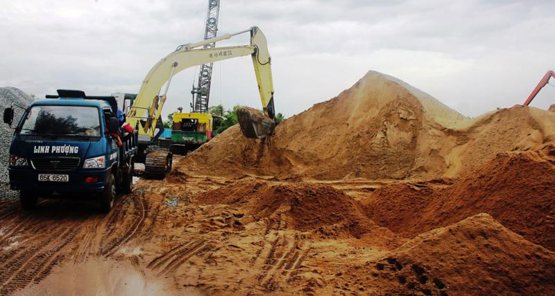Cát biển có thể khai thác với trữ lượng 400 triệu m3 và đáp ứng ngay nhu cầu thi công đường cao tốc và công trình xây dựng.