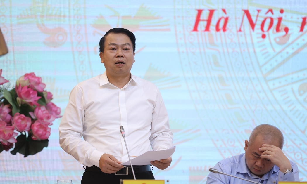 Thứ trưởng Bộ Tài chính Nguyễn Đức Chi thông tin về vấn đề thuế tối thiểu toàn cầu. Ảnh - VGP.