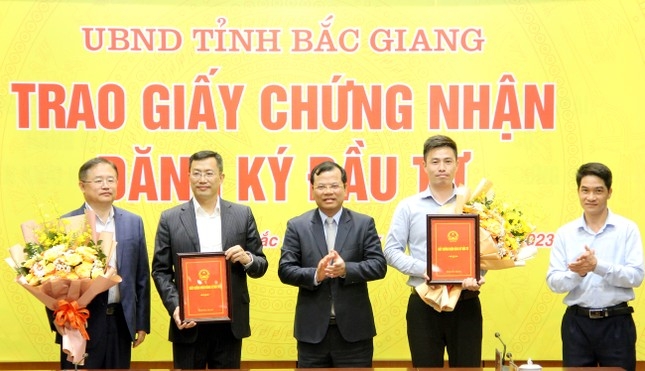 Bac Giang licenses two Singaporean projects