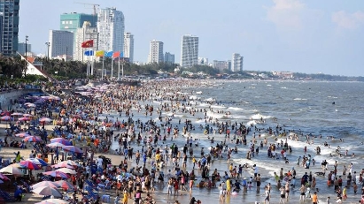 Tourism revenue hits $1bln during five-day holiday