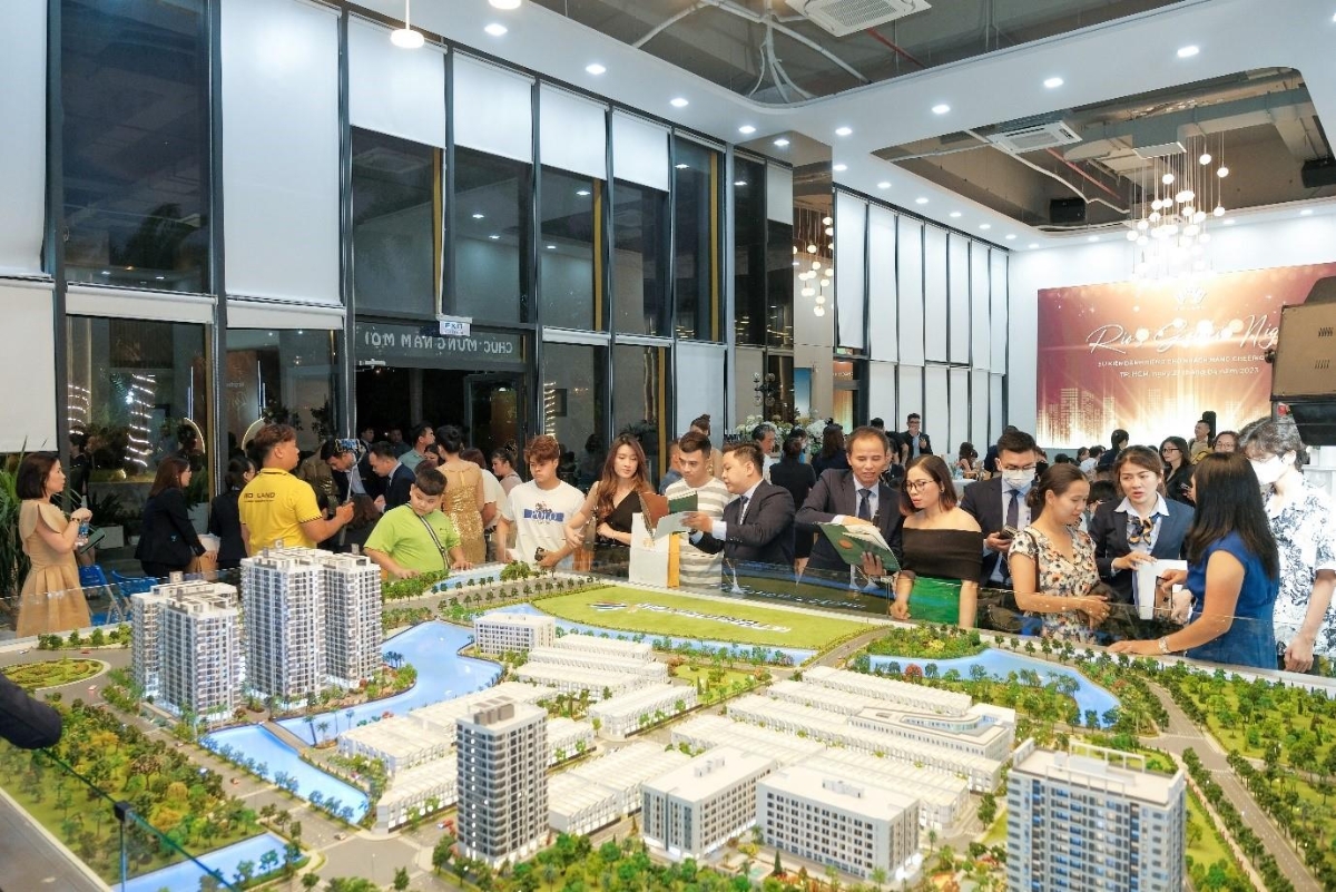 Cam kết mức lợi nhuận “khủng”, định giá thuê ngang với trung tâm giúp MT Eastmark City thu hút lượng lớn khách hàng quan tâm.