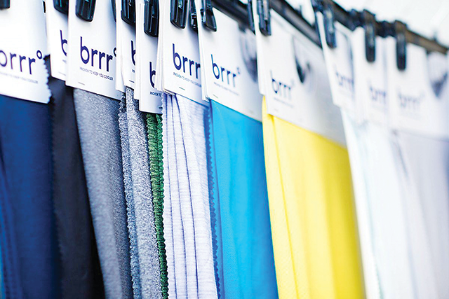 Với sự ph&aacute;t triển đ&aacute;ng ngạc nhi&ecirc;n của c&ocirc;ng nghệ, trong tương lai gần, ng&agrave;nh c&ocirc;ng nghiệp thời trang sẽ đ&oacute;n ch&agrave;o sự g&oacute;p mặt của rất nhiều chất liệu vải mới.