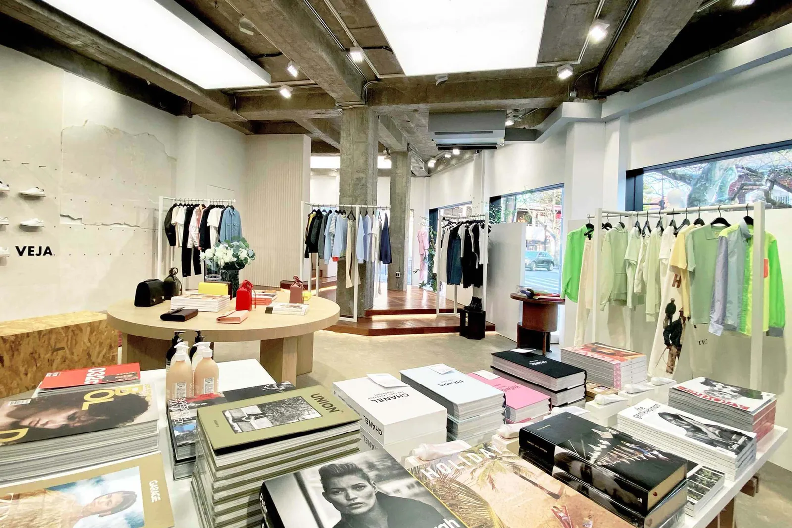 &nbsp;20&nbsp;&nbsp;thương hiệu địa phương h&agrave;ng đầu của Trung Quốc chiếm 60% tổng doanh số b&aacute;n h&agrave;ng tr&ecirc;n thị trường may mặc của nước n&agrave;y.