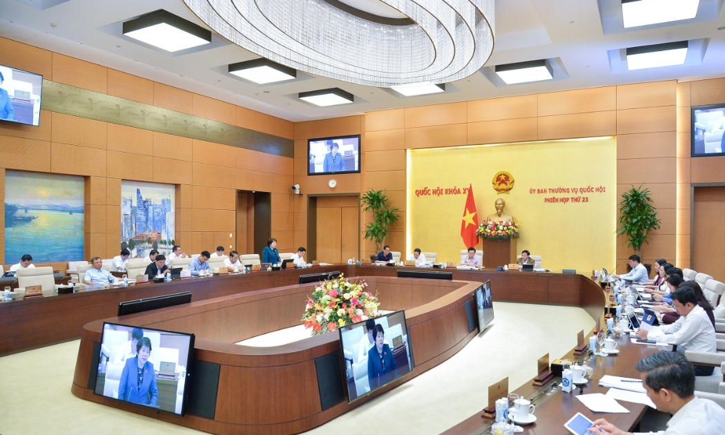 Uỷ ban Thường vụ Quốc hội cho ý kiến về Dự thảo Luật Các tổ chức tín dụng (sửa đổi)